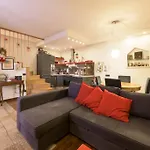 Traditional In Old Apartamento