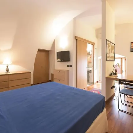 Traditional In Old باري