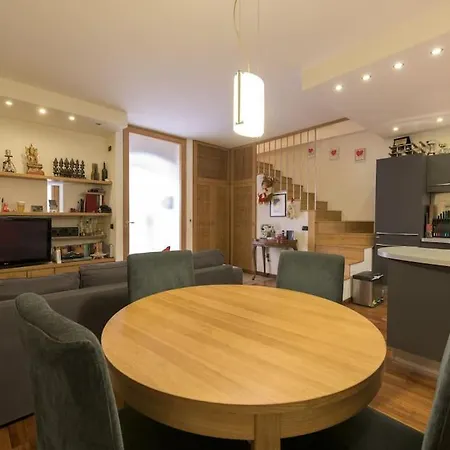 Apartment Traditional In Old *